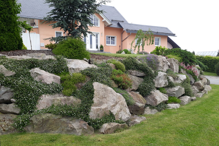 Stützmauer - Außenanlage von STW in Eliasbrunn, Thüringen