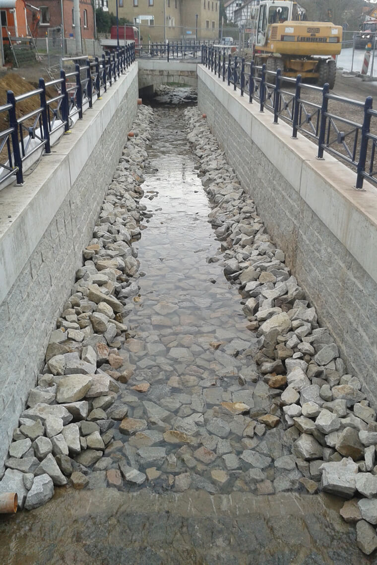 Fischbach Krölpa - Wasserbau referenz von Straßen-, Tief- und Wasserbau GmbH Eliasbrunn 
